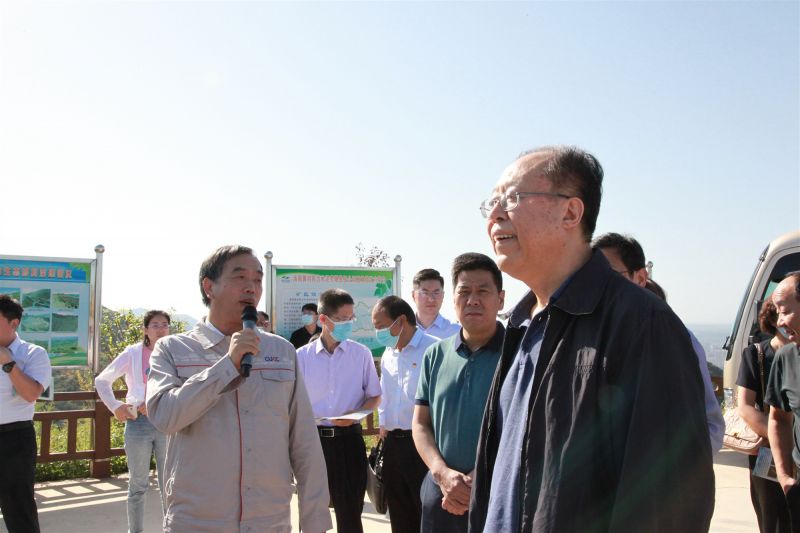 
				   
					河南省人大常委會(huì)黨組副書記、副主任馬懿一行到洛陽(yáng)黃河同力調(diào)研
				 